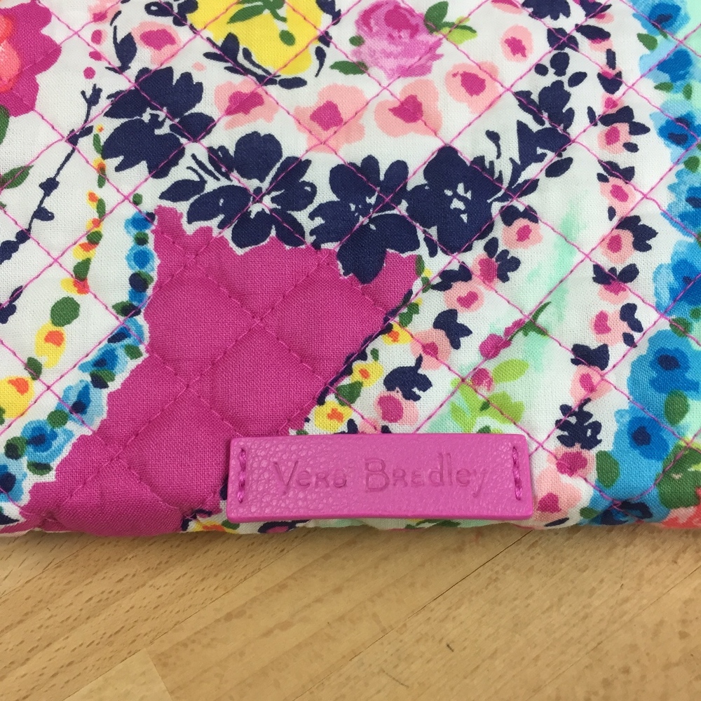 EXCLUSIVE! NEW! Vera Bradley Iconic Grand Tote - Picture 6 of 8